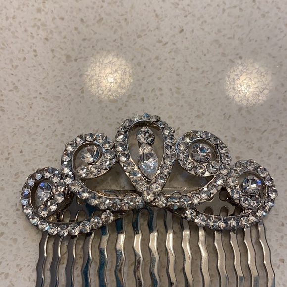 Vintage Inspired Crystal Hair Comb - Picture 4 of 4